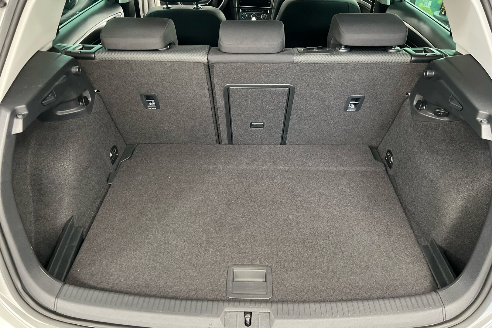 Volkswagen Golf iso kuva 8
