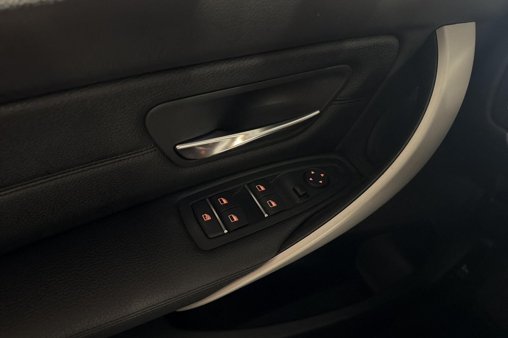 BMW 3-SARJA iso kuva 19