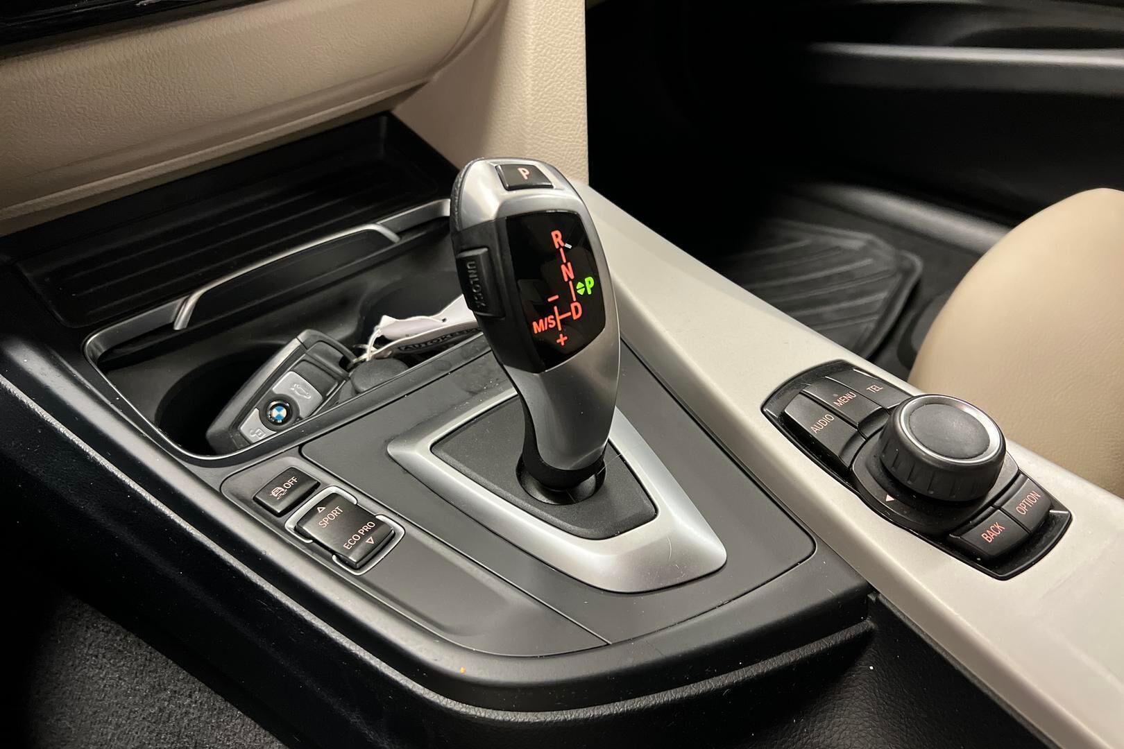 BMW 3-sarja iso kuva 17