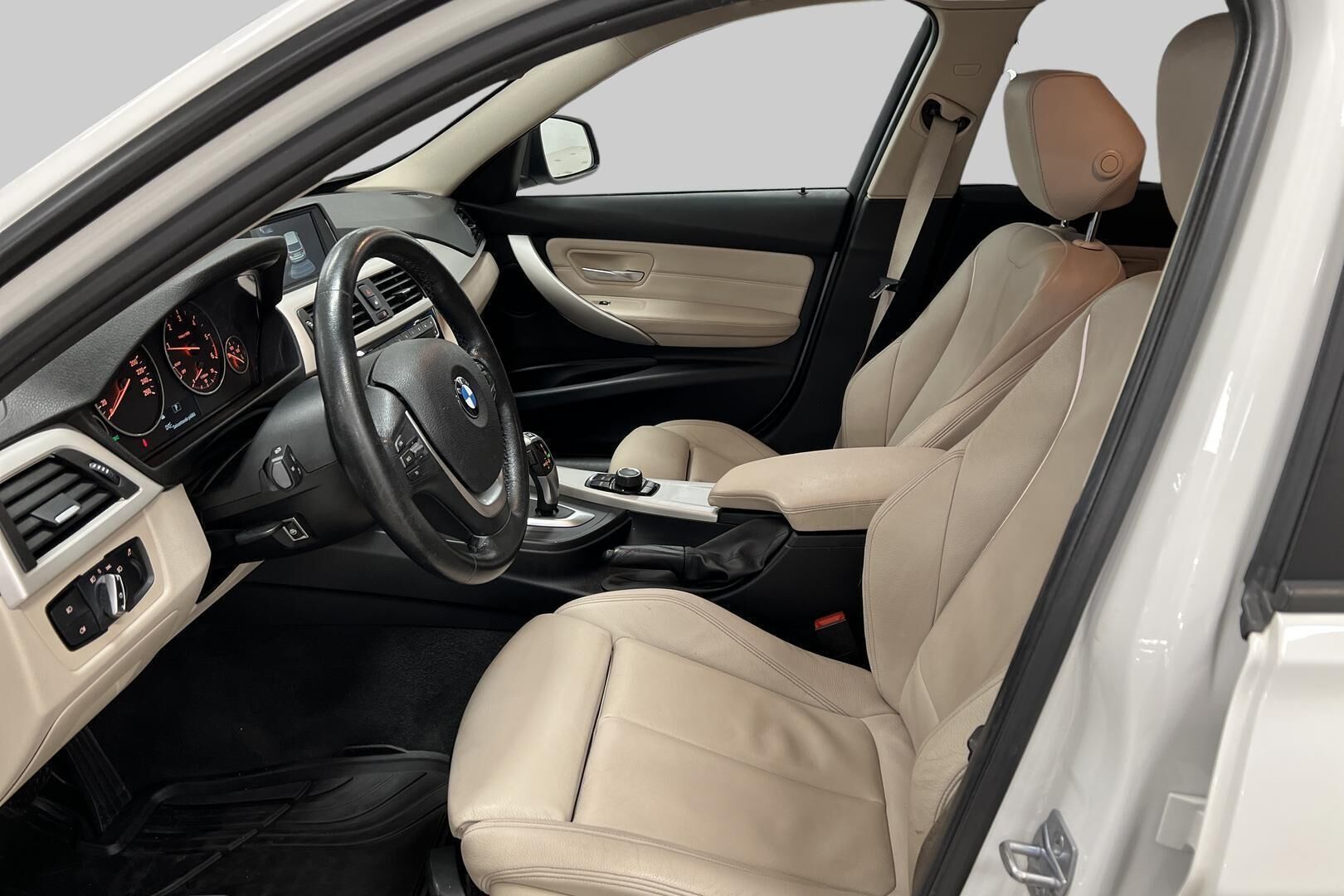 BMW 3-sarja iso kuva 8