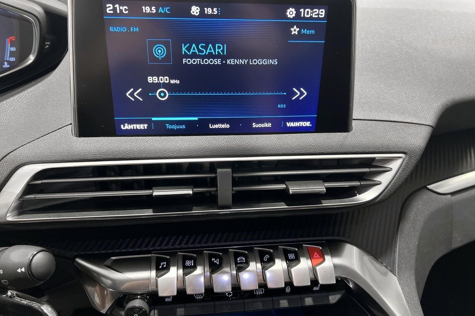 Peugeot 3008 iso kuva 16