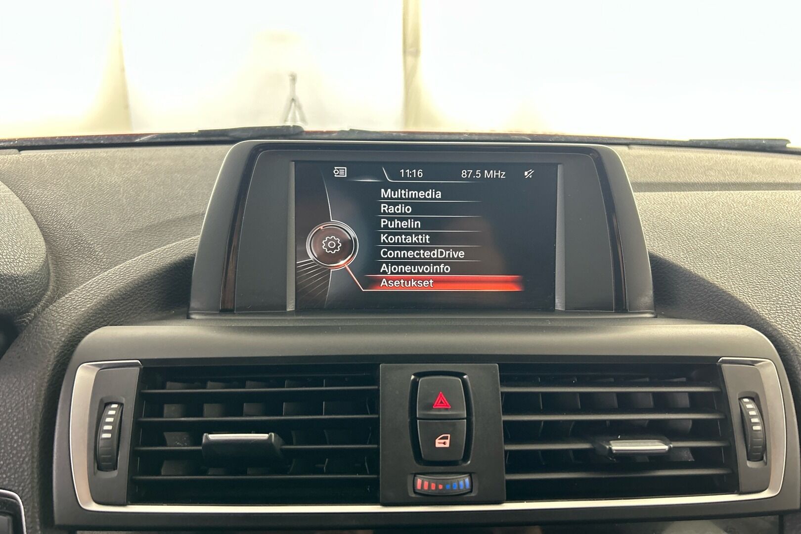 BMW 1-SARJA iso kuva 17