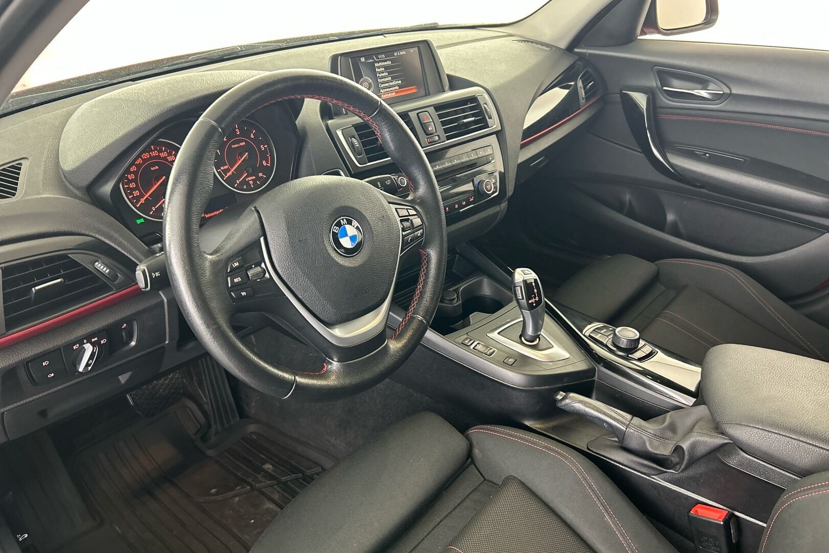 BMW 1-SARJA iso kuva 4