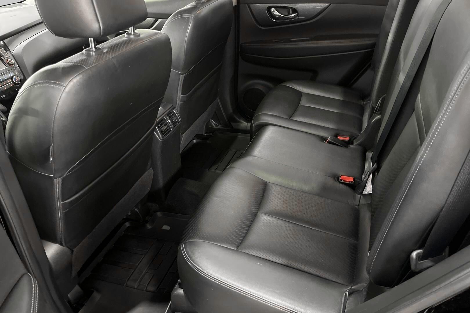 Nissan X-Trail iso kuva 10