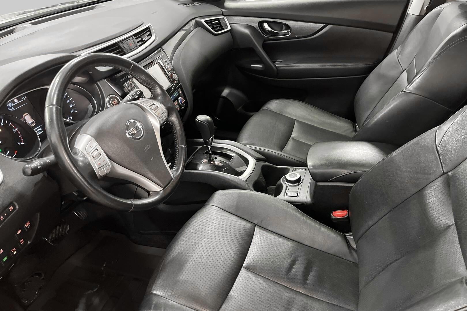 Nissan X-Trail iso kuva 9