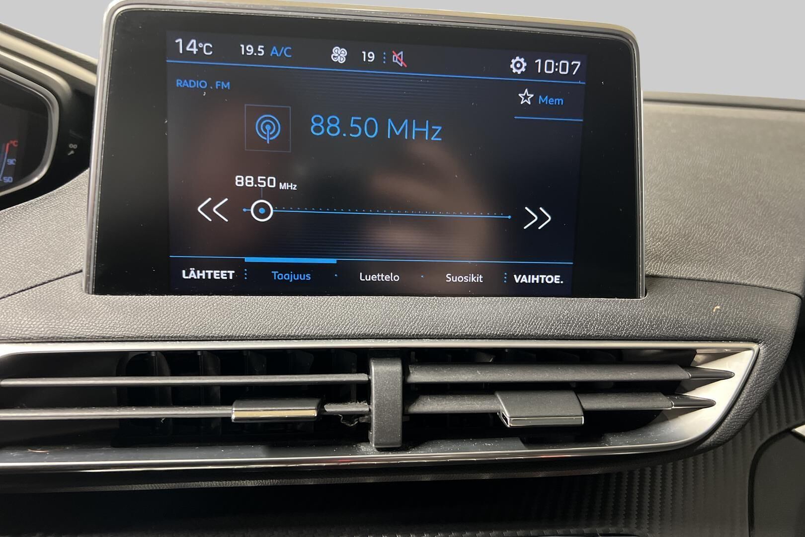 Peugeot 3008 iso kuva 15