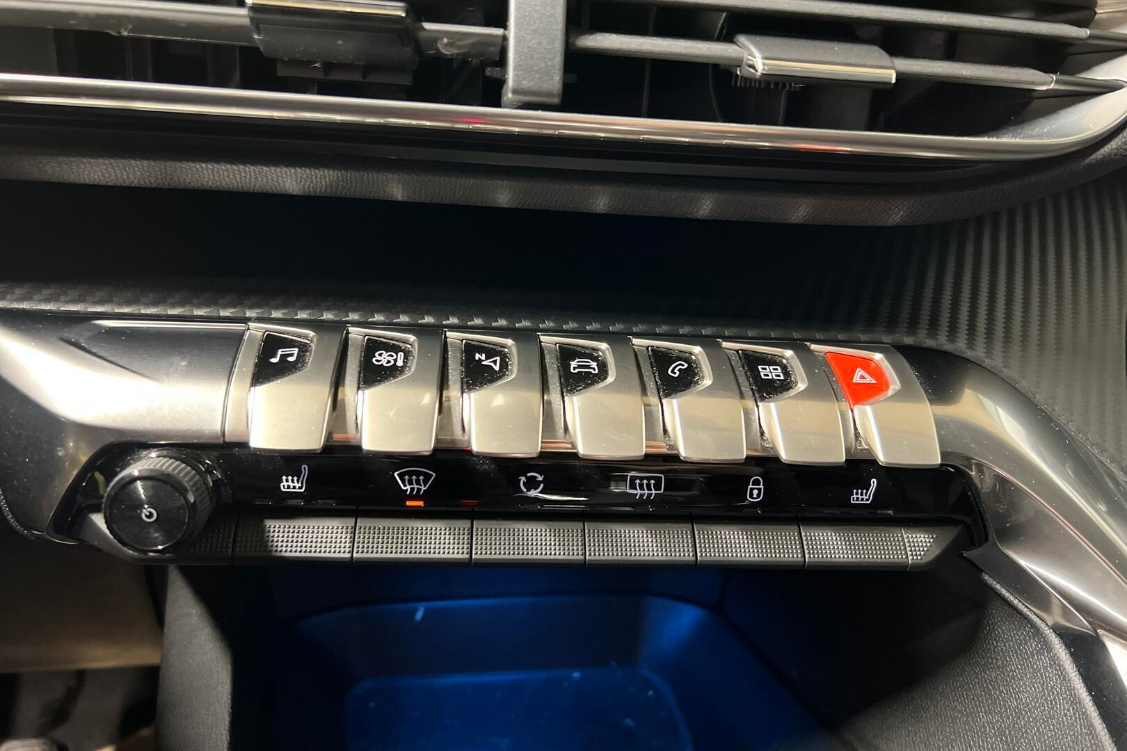 Peugeot 3008 iso kuva 16