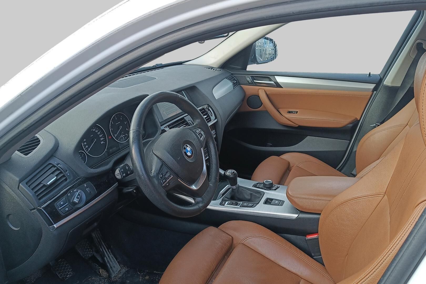 BMW X4 iso kuva 2