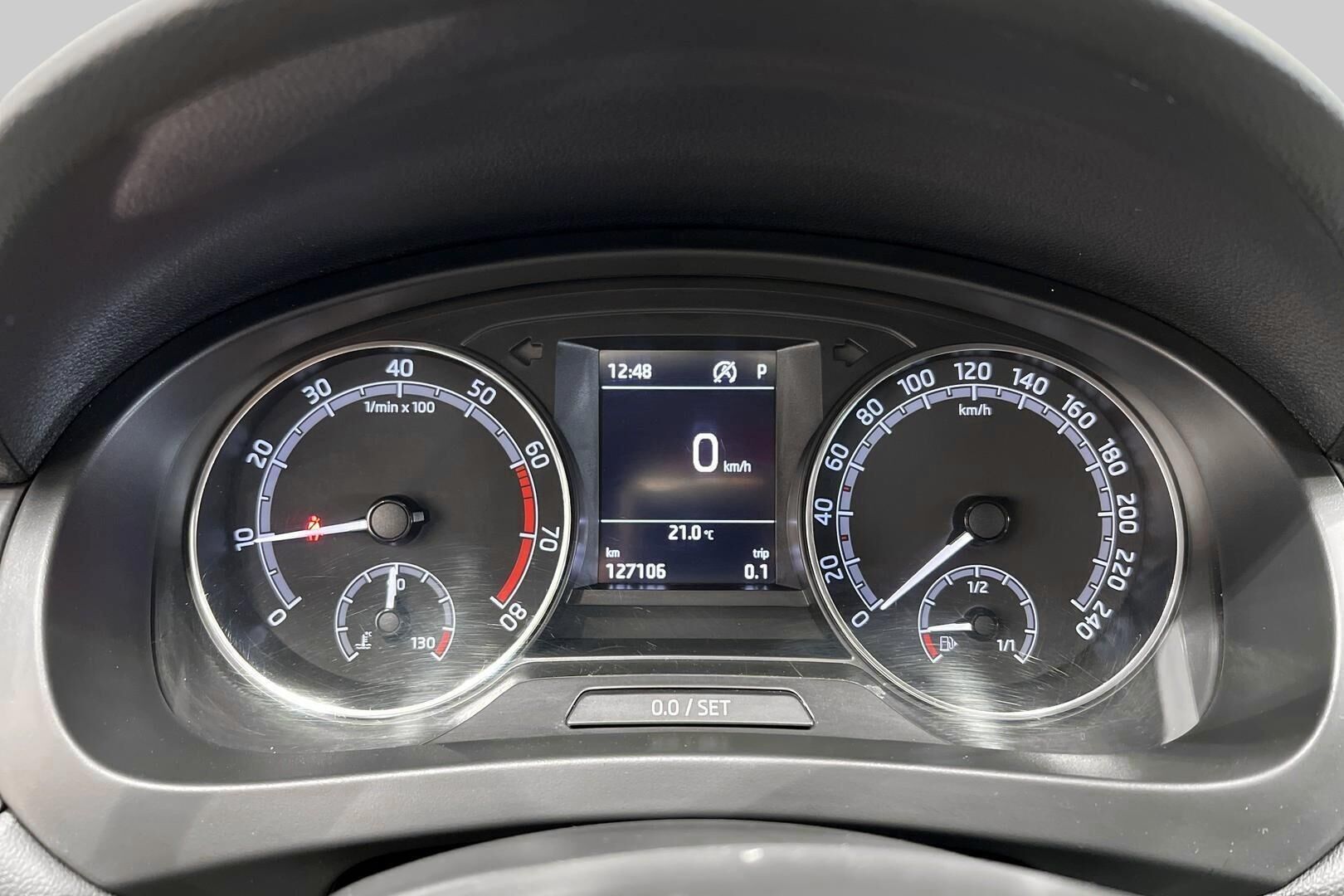 Skoda Rapid iso kuva 14