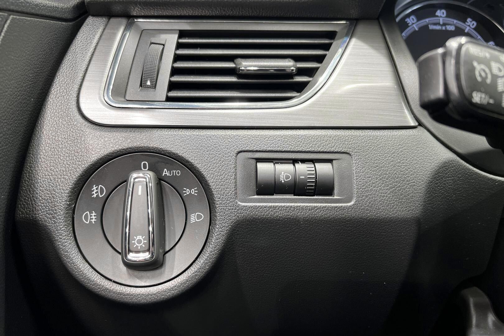 Skoda Rapid iso kuva 21