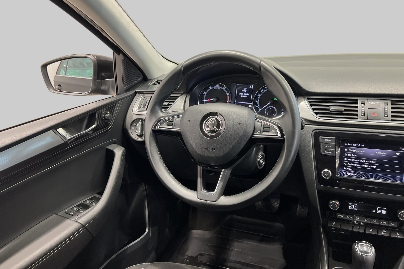 Skoda Rapid iso kuva 23