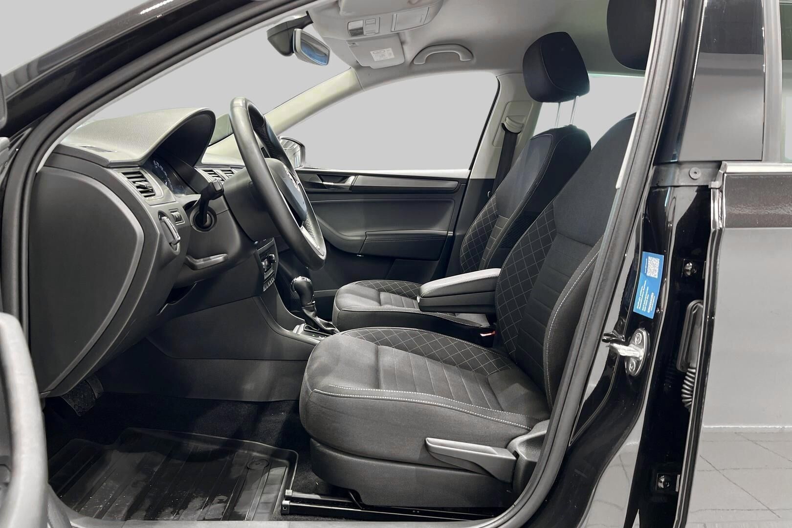 Skoda Rapid iso kuva 9