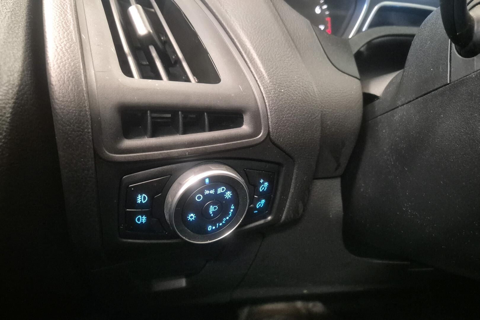 Ford Focus iso kuva 21