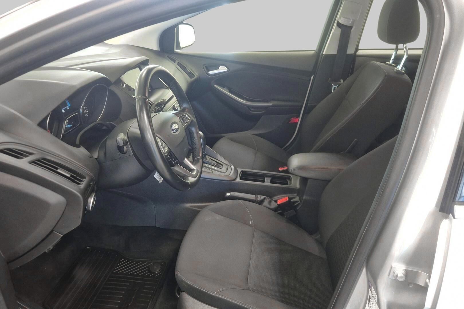 Ford Focus iso kuva 9