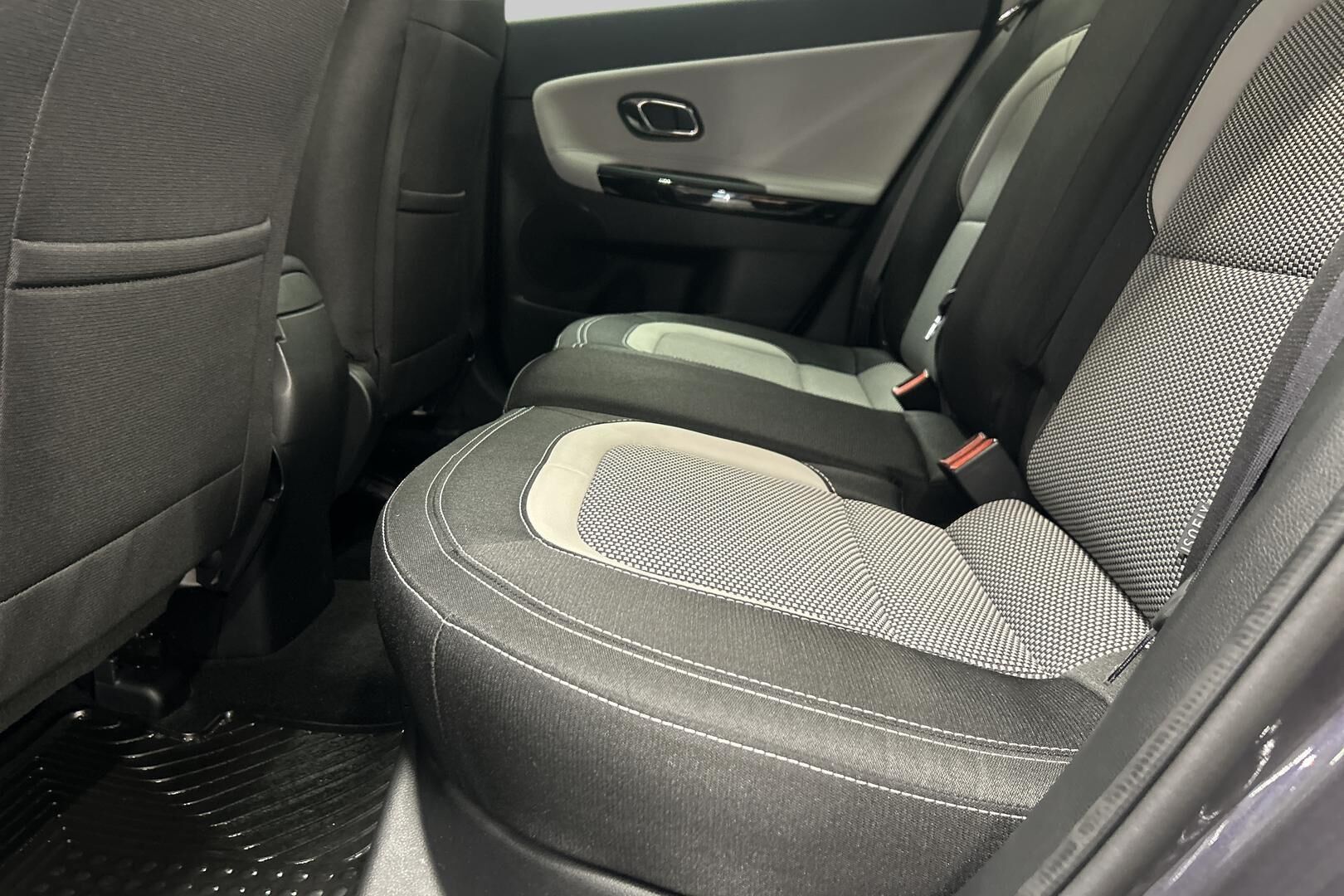 Kia cee'd iso kuva 10