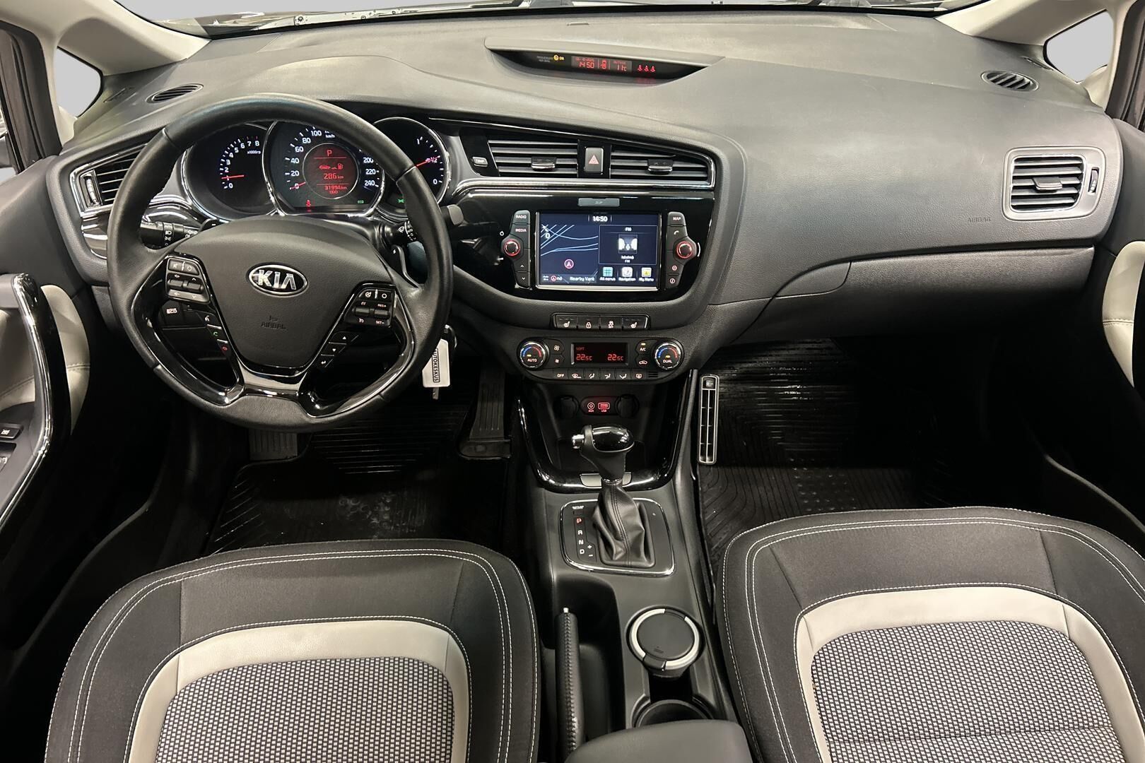 Kia cee'd iso kuva 11