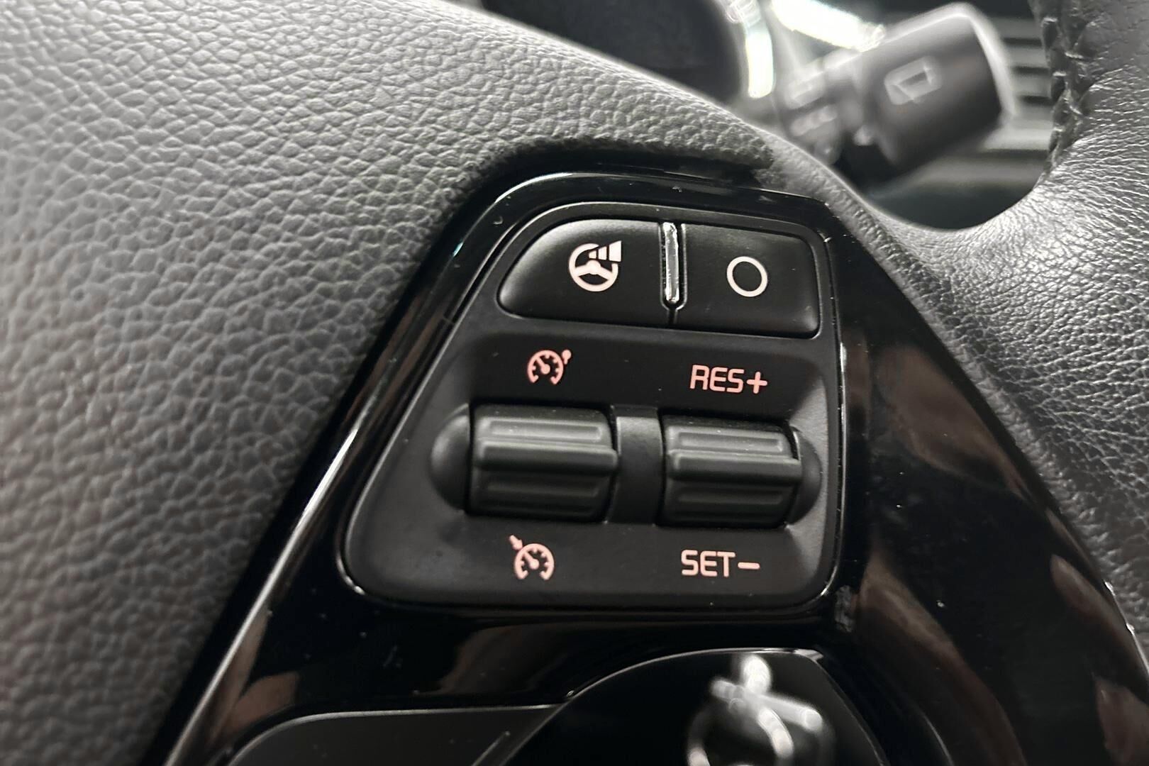 Kia cee'd iso kuva 16