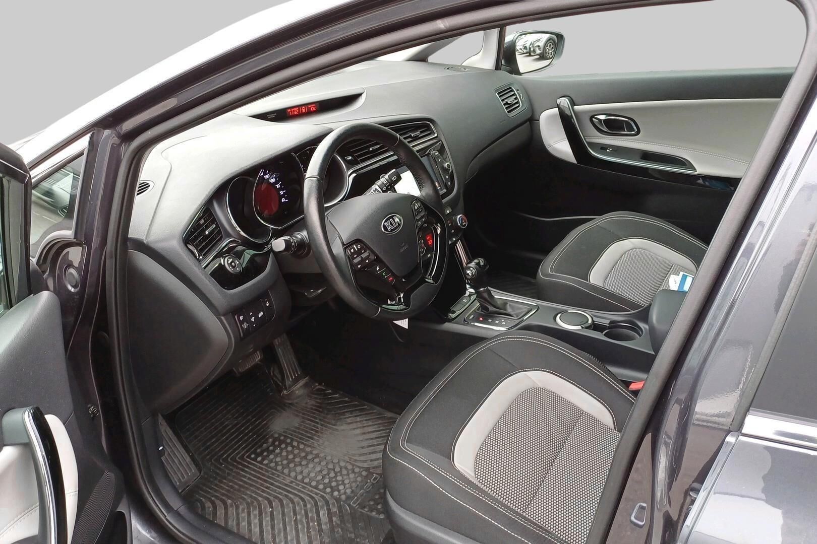 Kia cee'd iso kuva 2