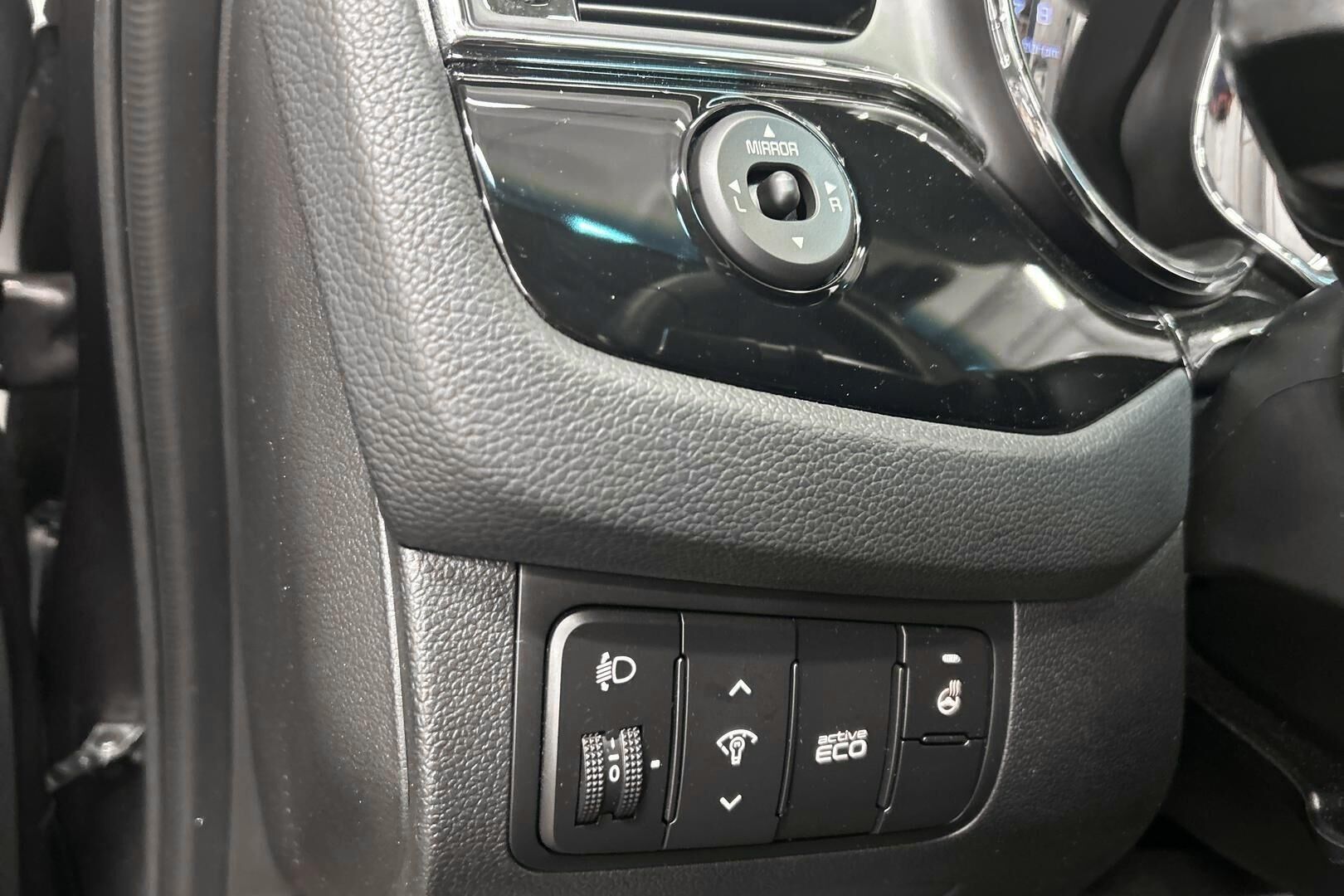 Kia cee'd iso kuva 23