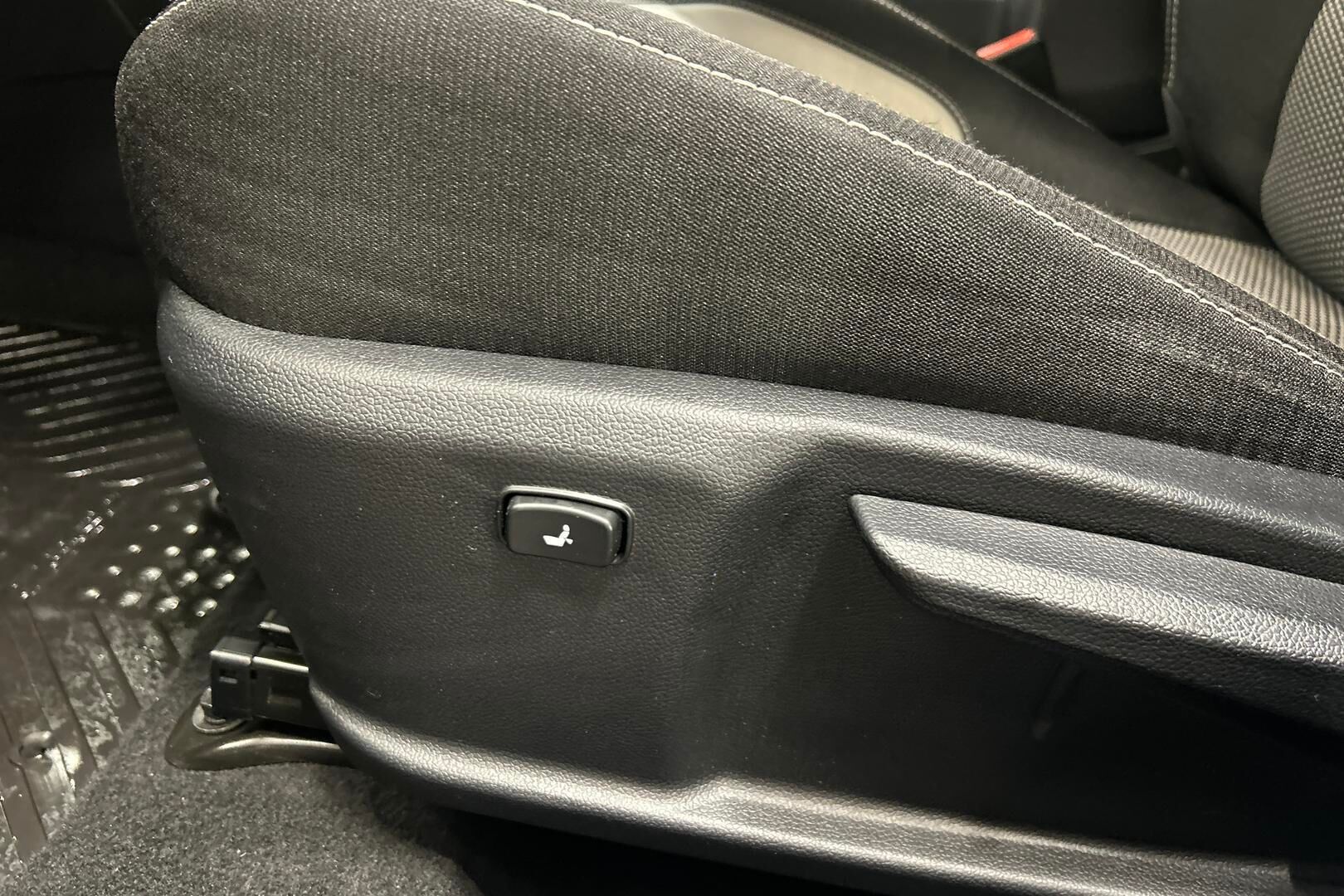 Kia cee'd iso kuva 25