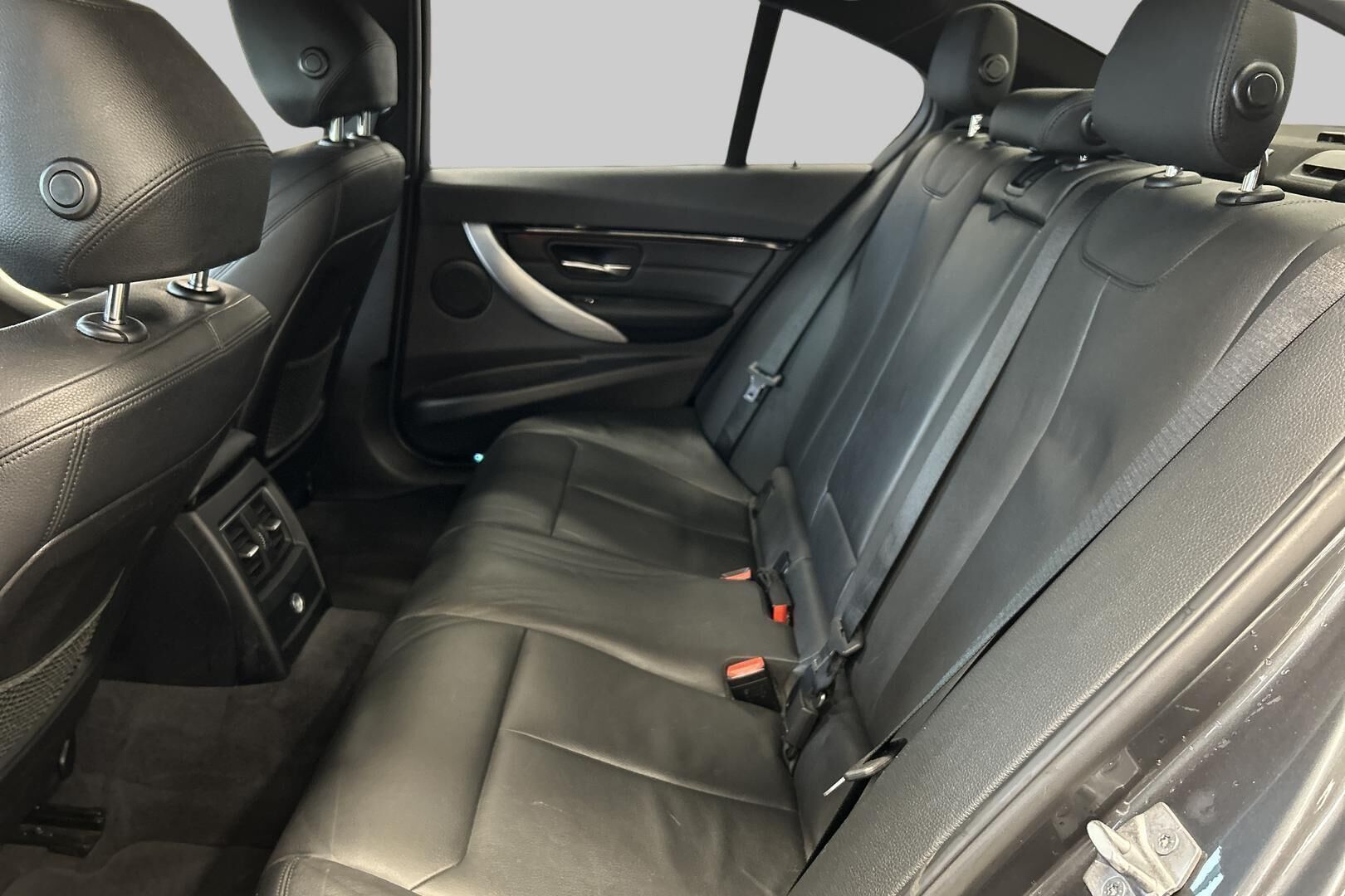 BMW 3-SARJA iso kuva 10