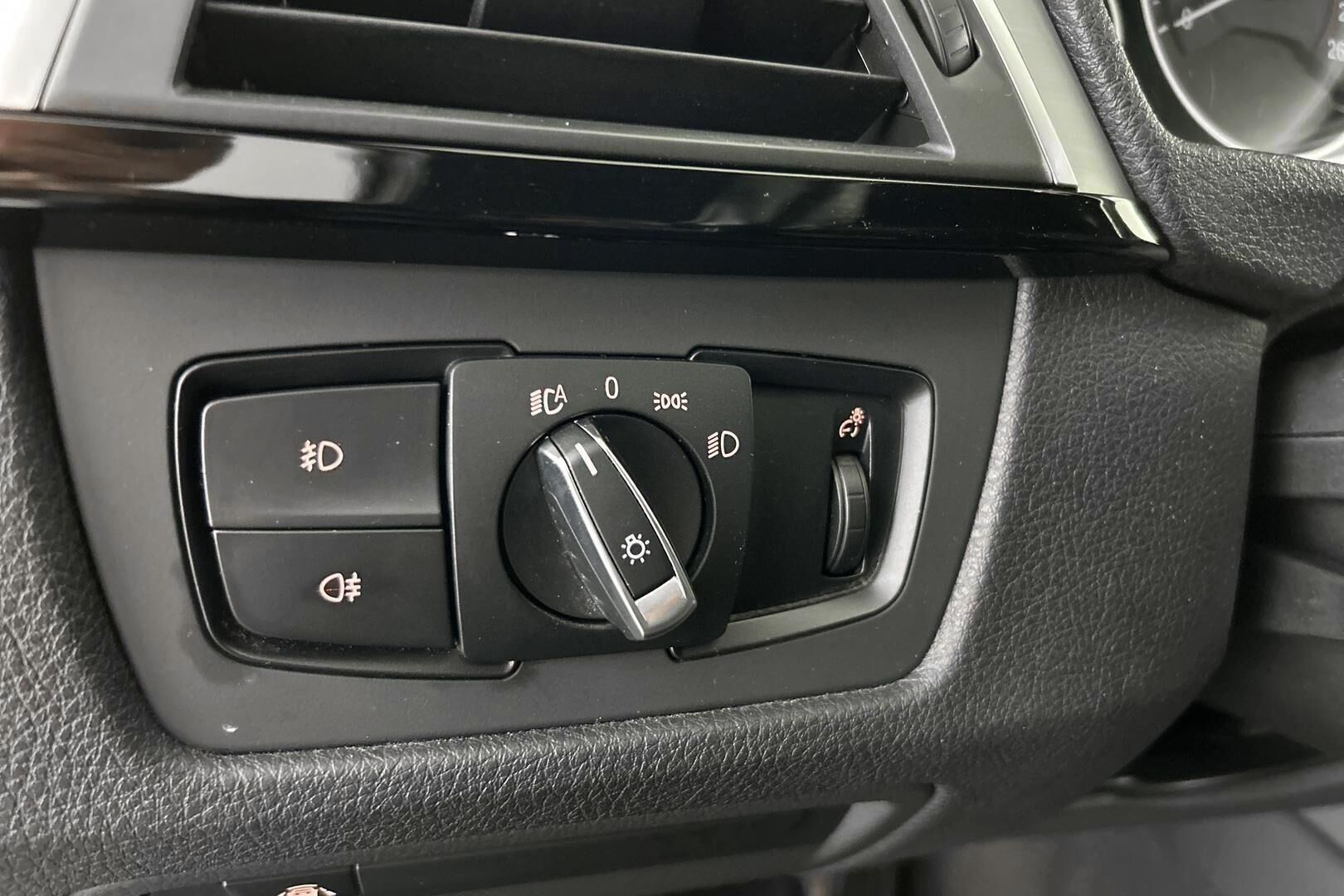 BMW 3-SARJA iso kuva 13