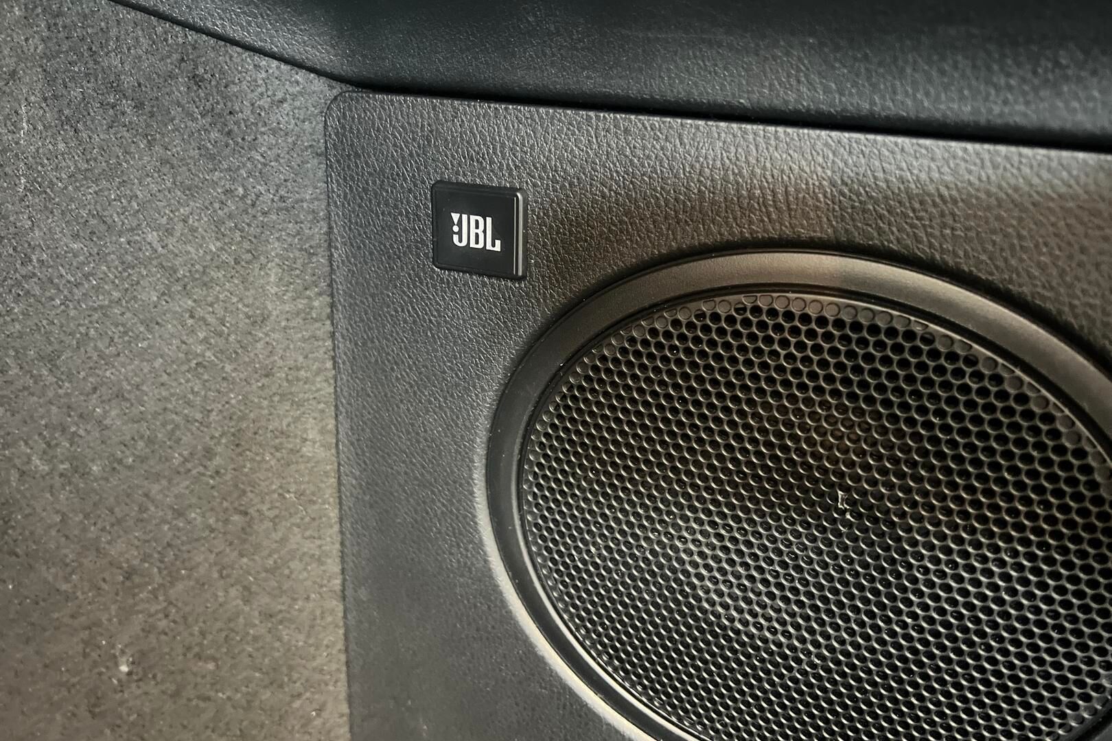 Toyota C-HR iso kuva 13