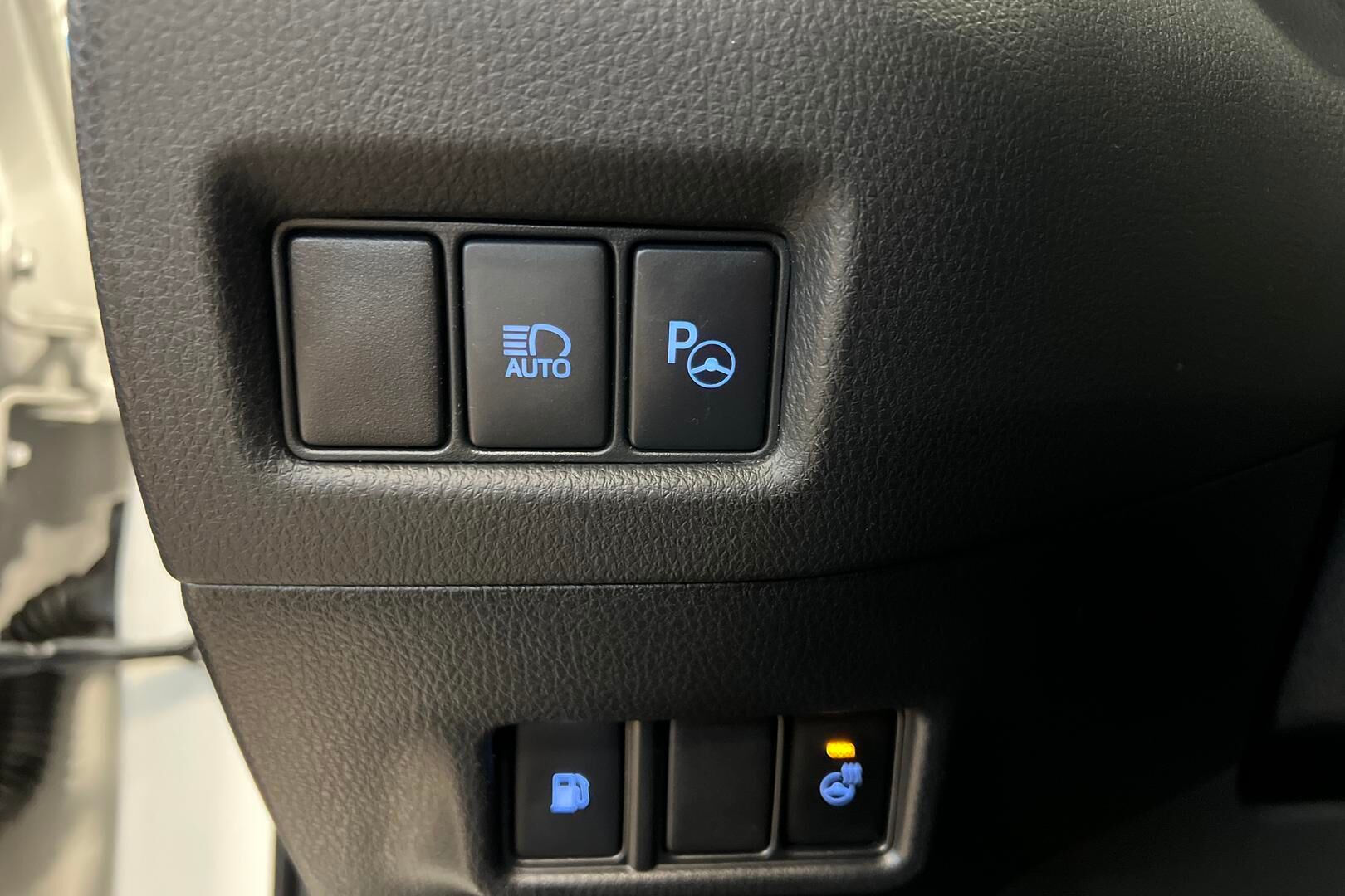 Toyota C-HR iso kuva 15