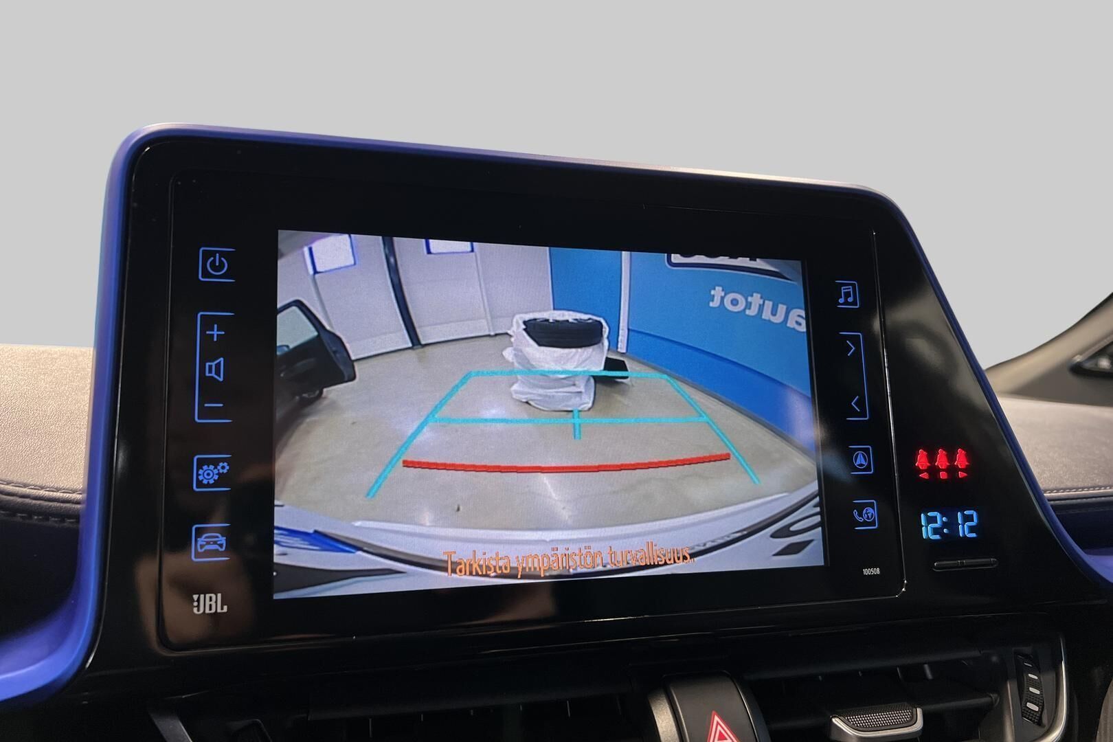 Toyota C-HR iso kuva 18