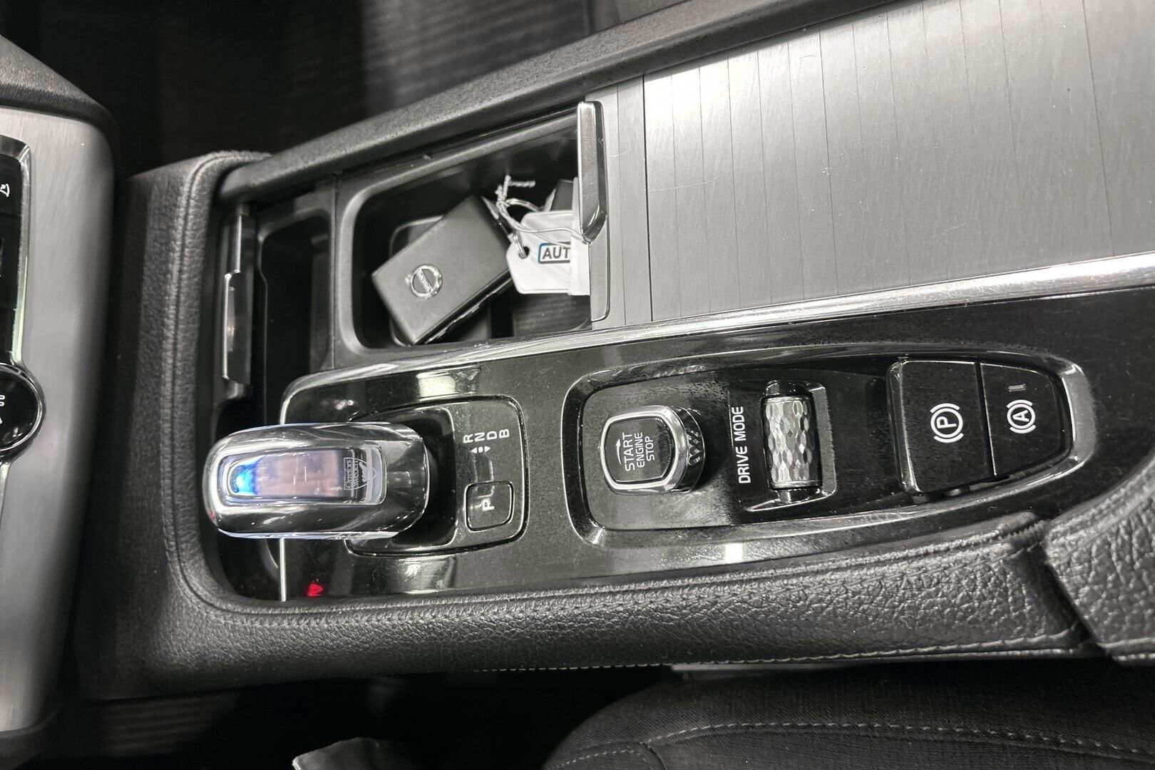 Volvo XC90 iso kuva 15