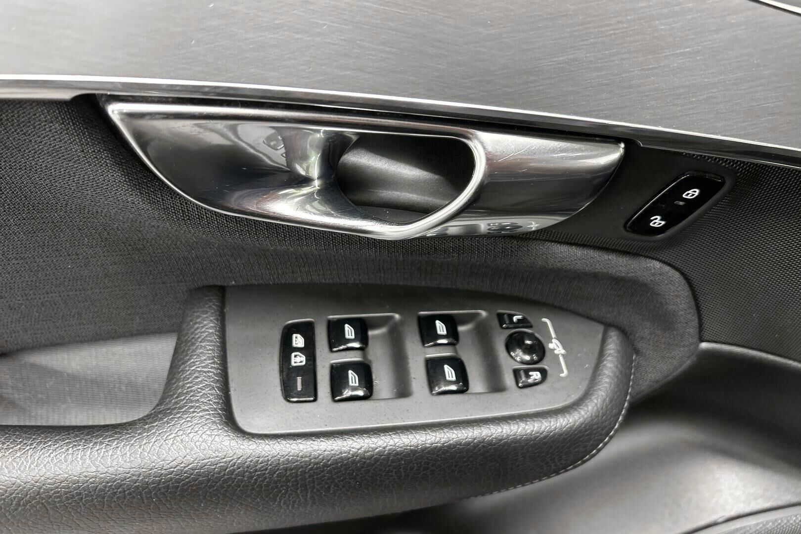 Volvo XC90 iso kuva 19