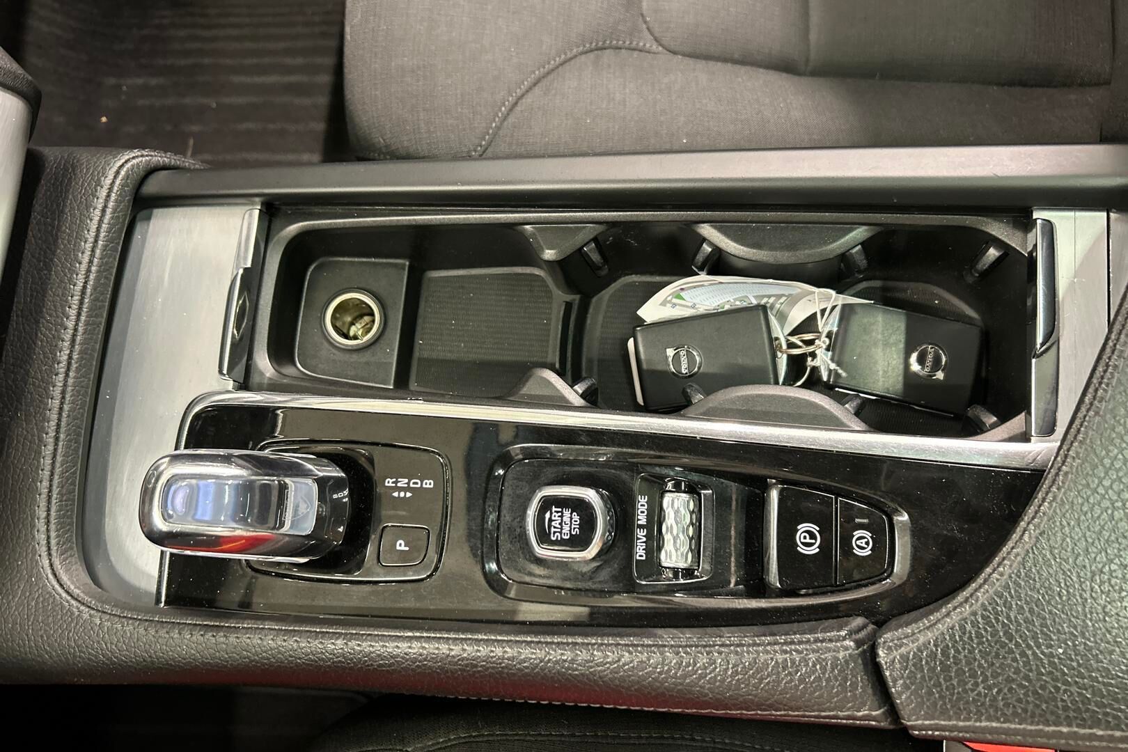 Volvo XC90 iso kuva 16