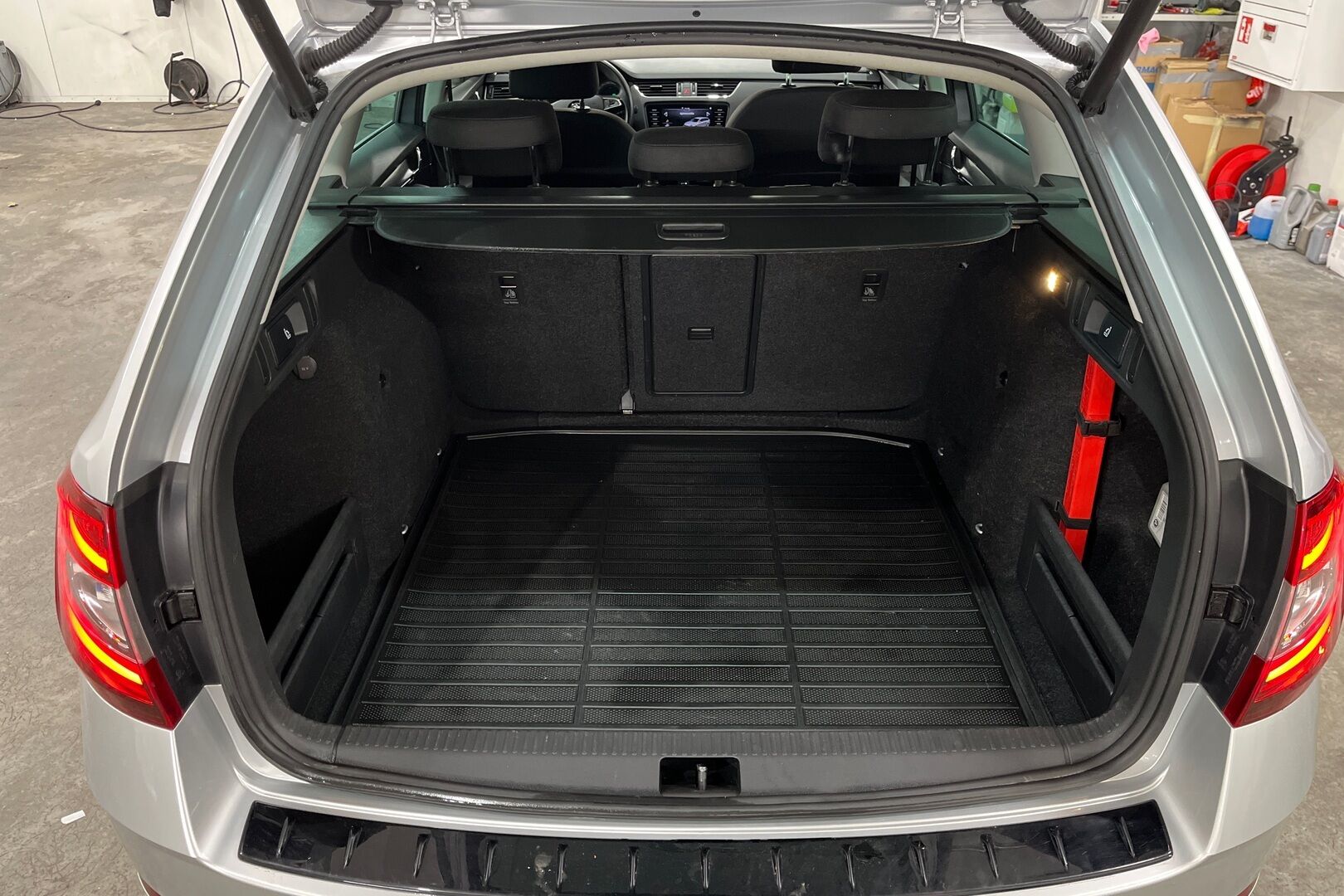 Skoda Octavia iso kuva 10