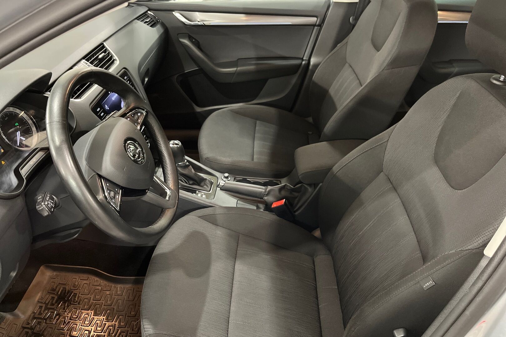 Skoda Octavia iso kuva 8
