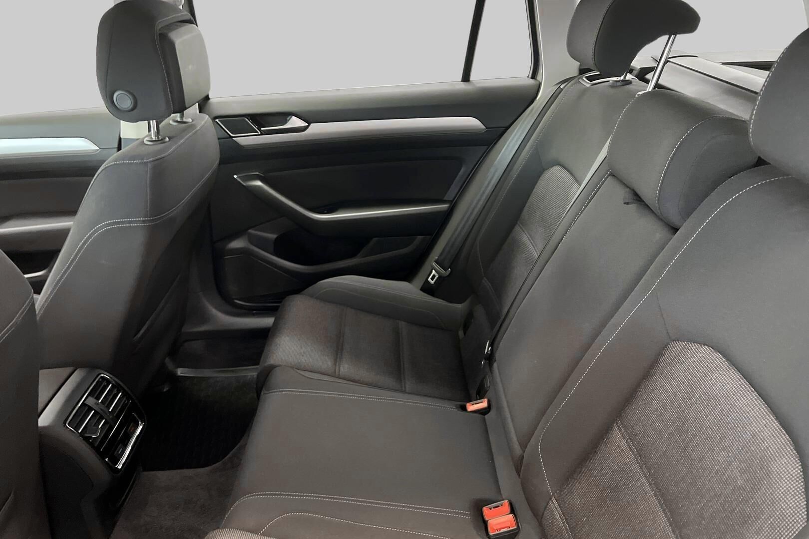 Volkswagen Passat iso kuva 10