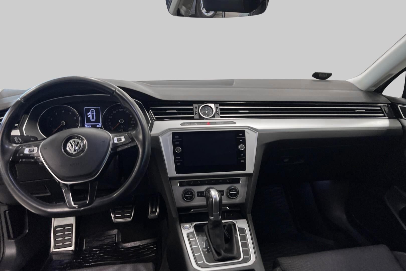 Volkswagen Passat iso kuva 11