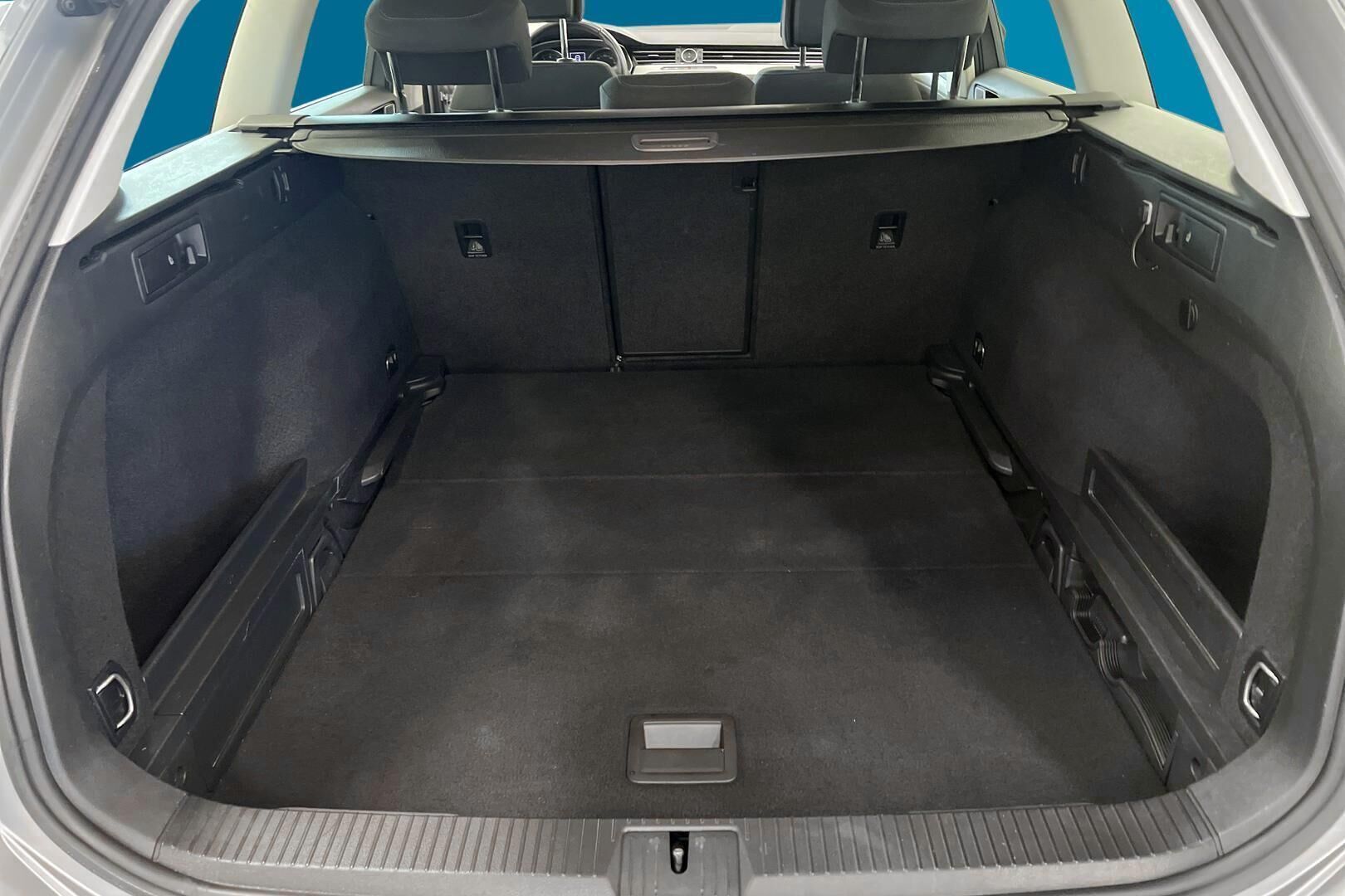Volkswagen Passat iso kuva 12