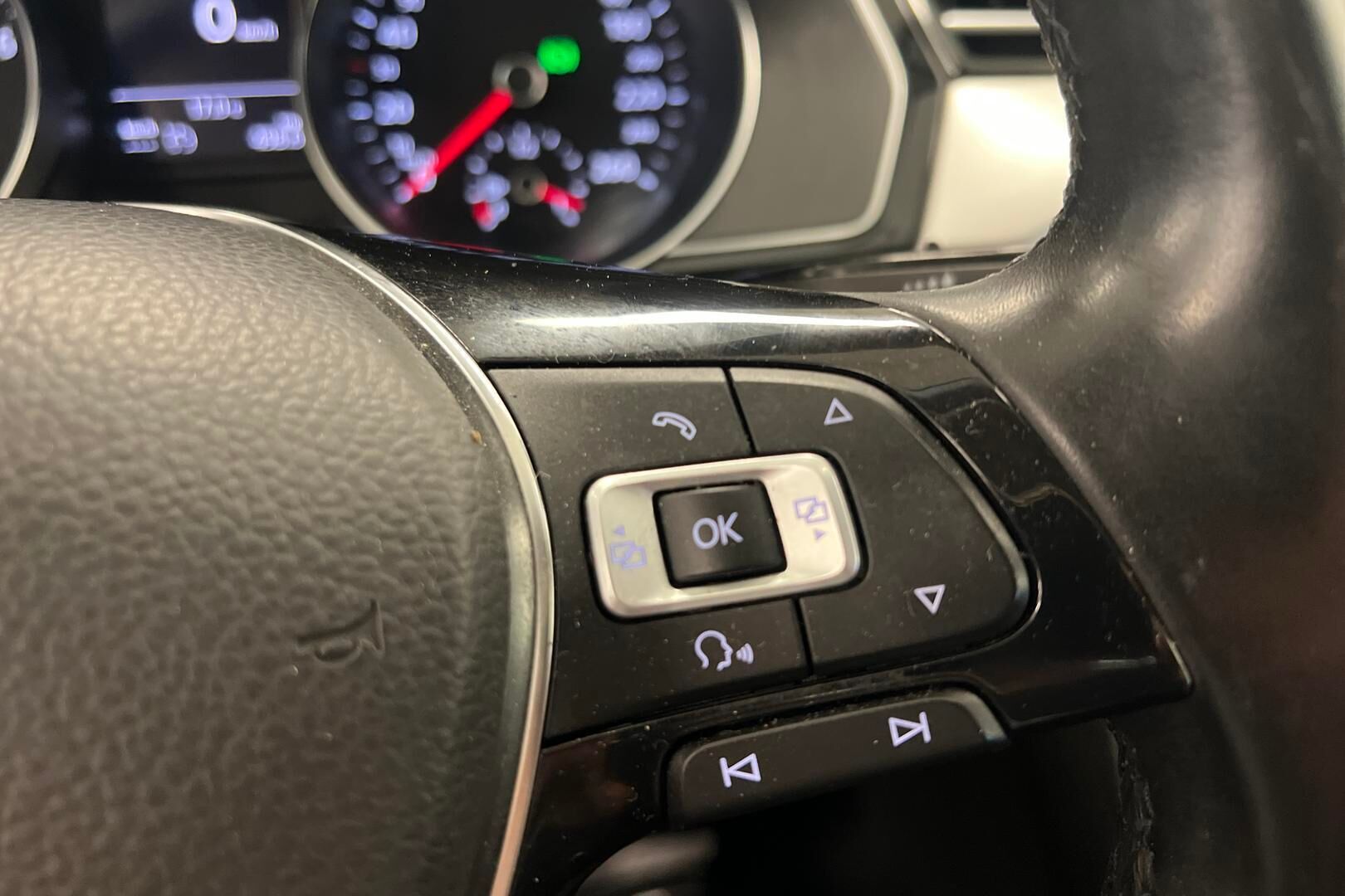 Volkswagen Passat iso kuva 18