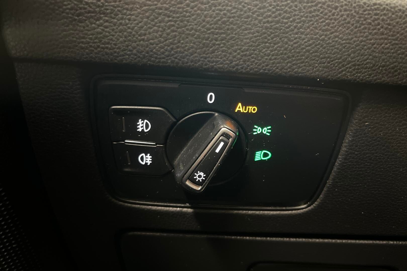 Volkswagen Passat iso kuva 19