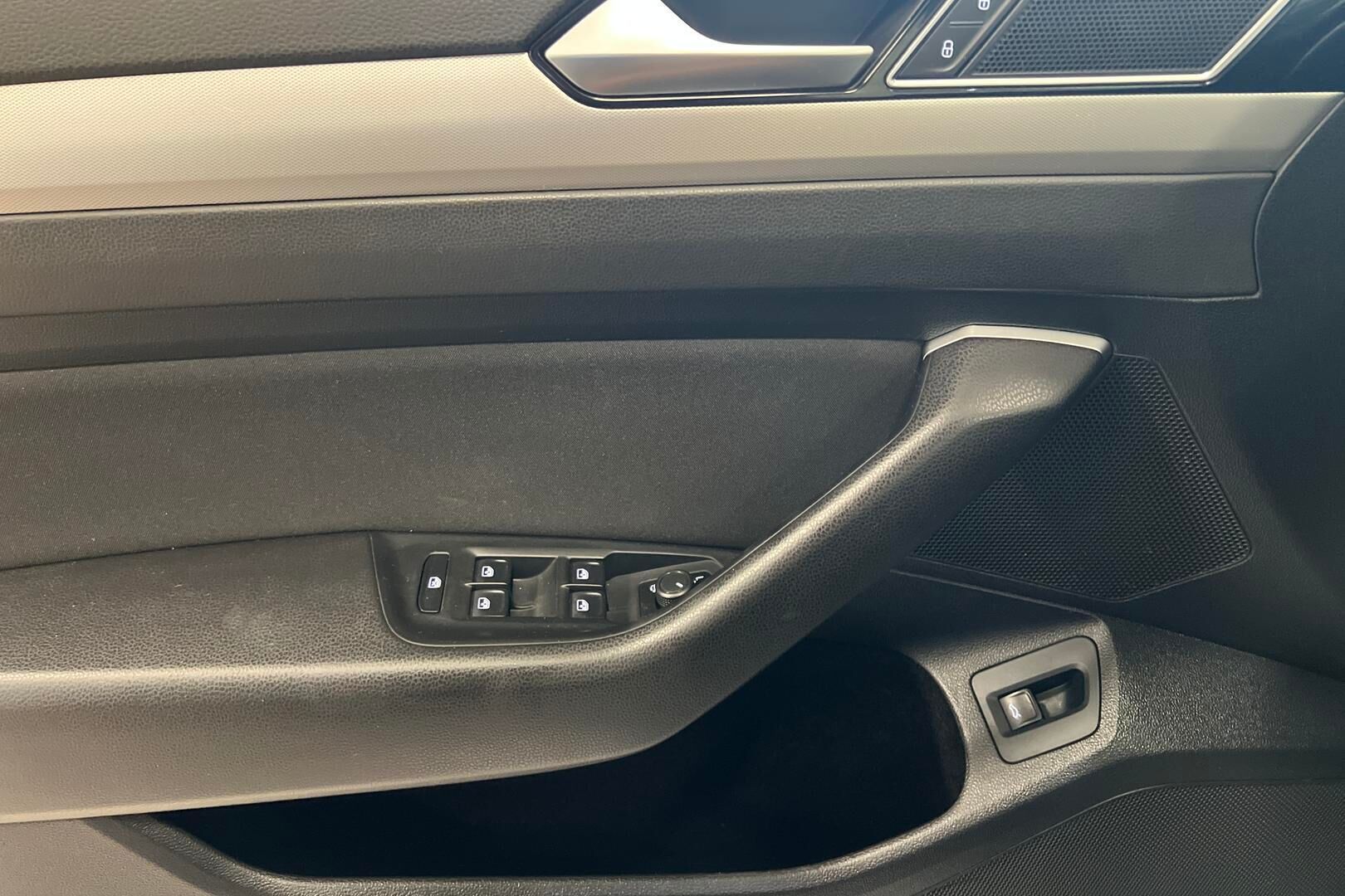 Volkswagen Passat iso kuva 20