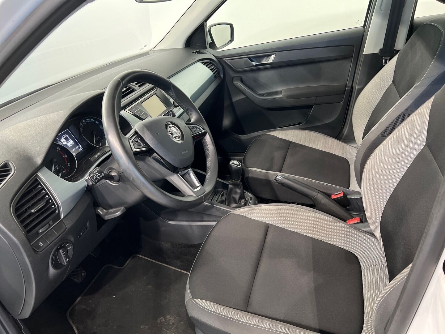 Skoda Fabia iso kuva 2