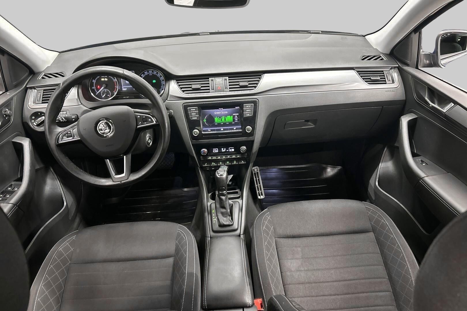 Skoda Rapid iso kuva 11