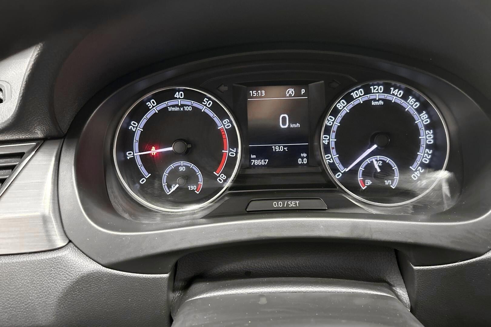 Skoda Rapid iso kuva 14