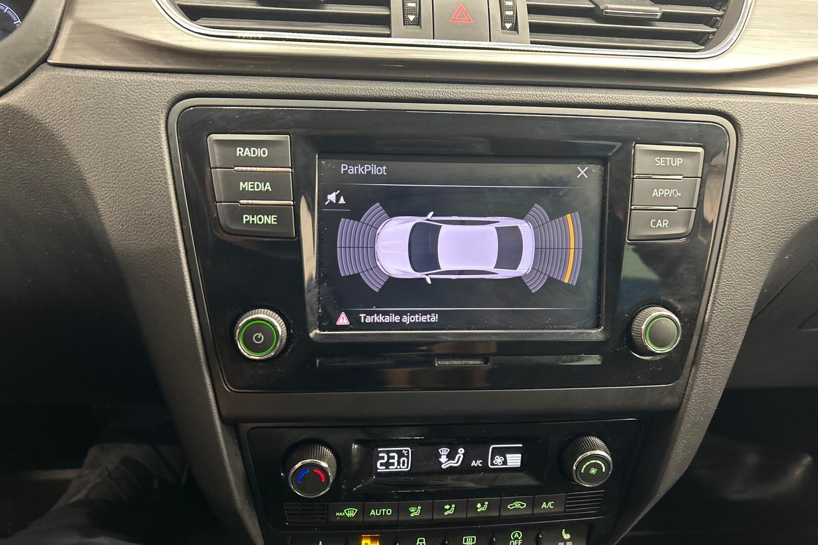 Skoda Rapid iso kuva 18