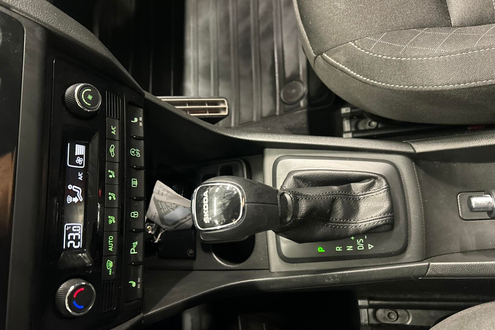 Skoda Rapid iso kuva 19