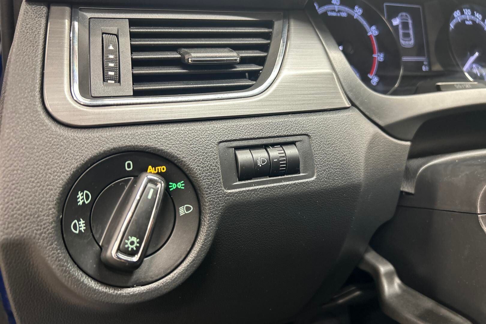 Skoda Rapid iso kuva 20