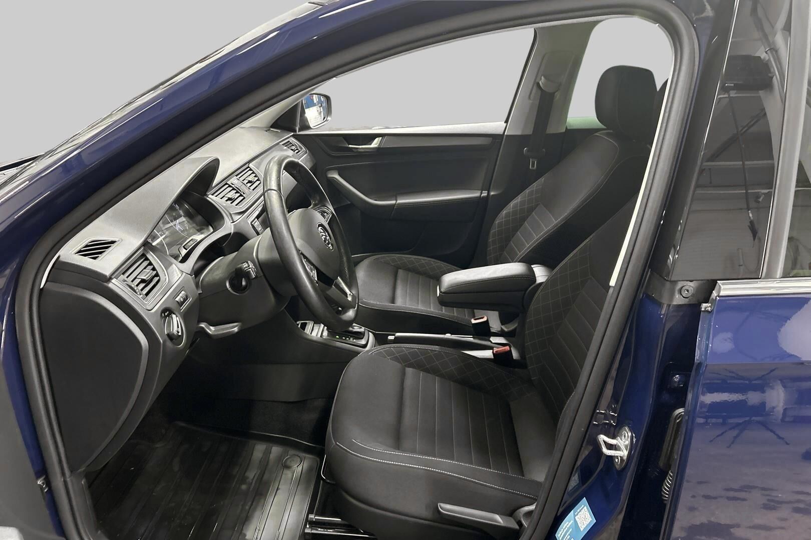 Skoda Rapid iso kuva 9