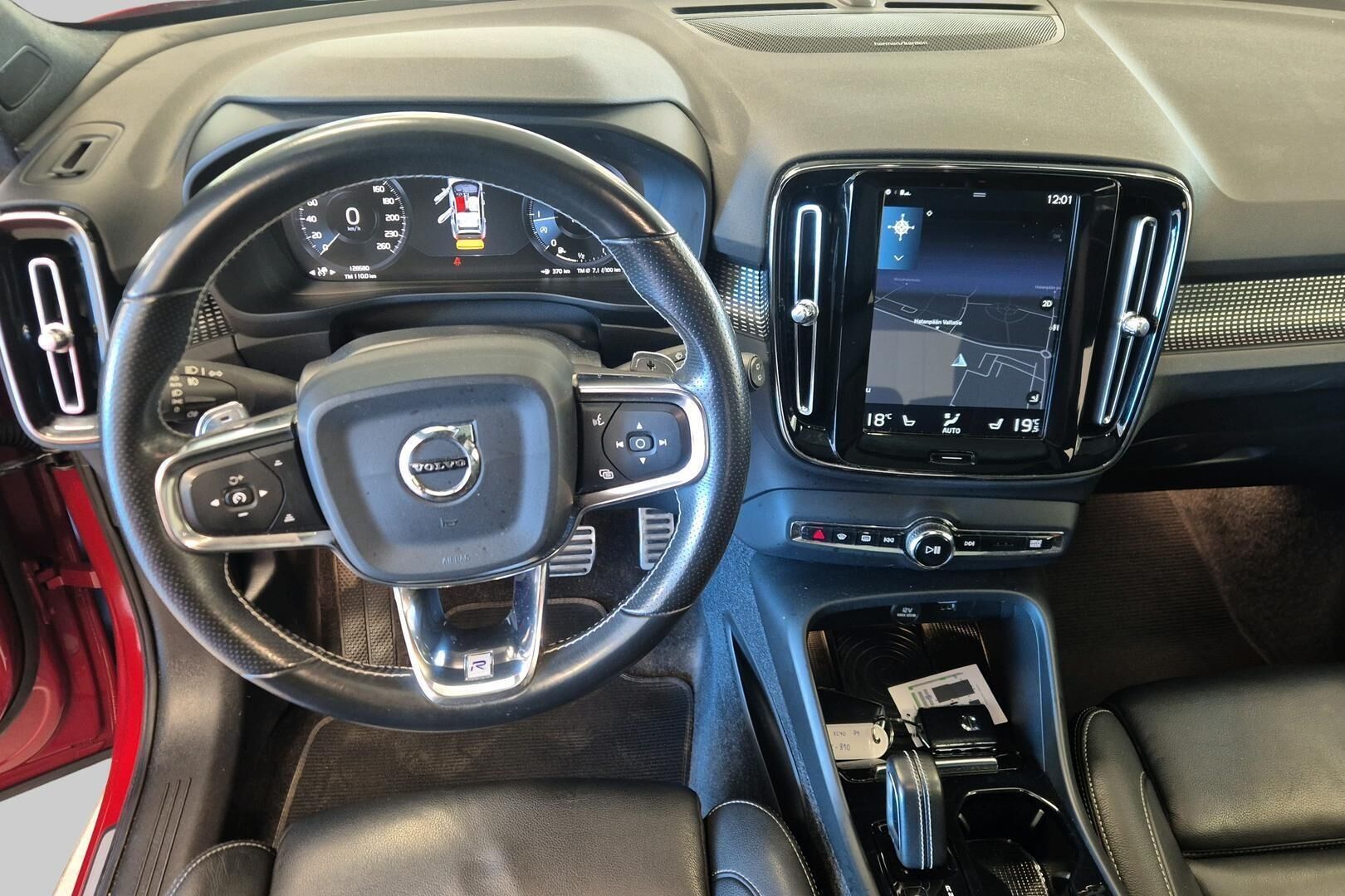 Volvo XC40 iso kuva 11