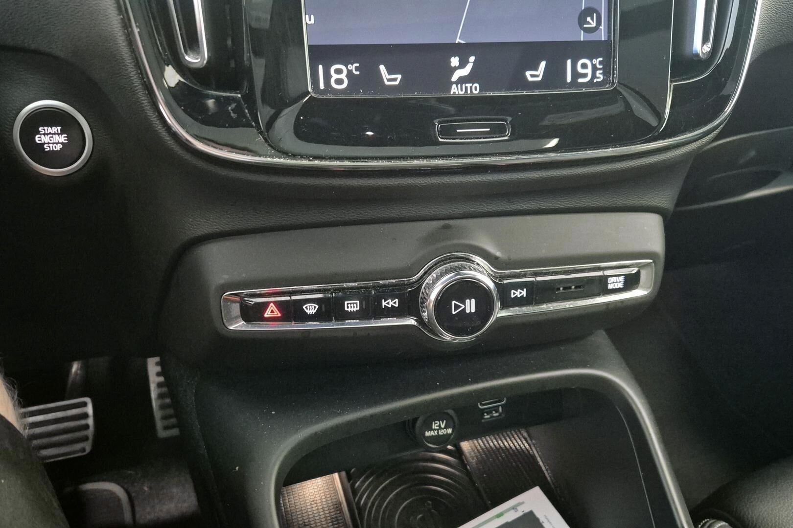 Volvo XC40 iso kuva 16
