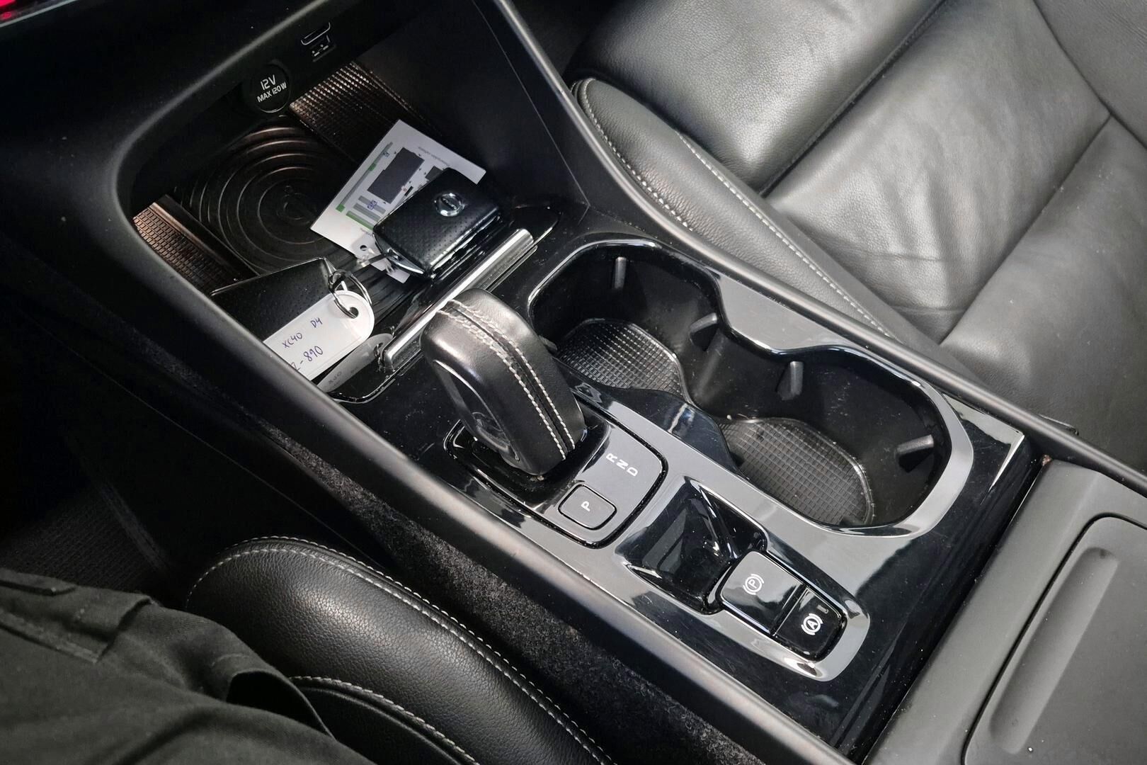 Volvo XC40 iso kuva 17